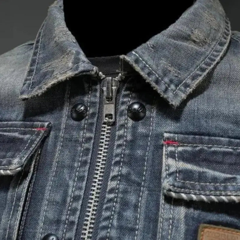 Close-up of the collar, zip and chest pocket