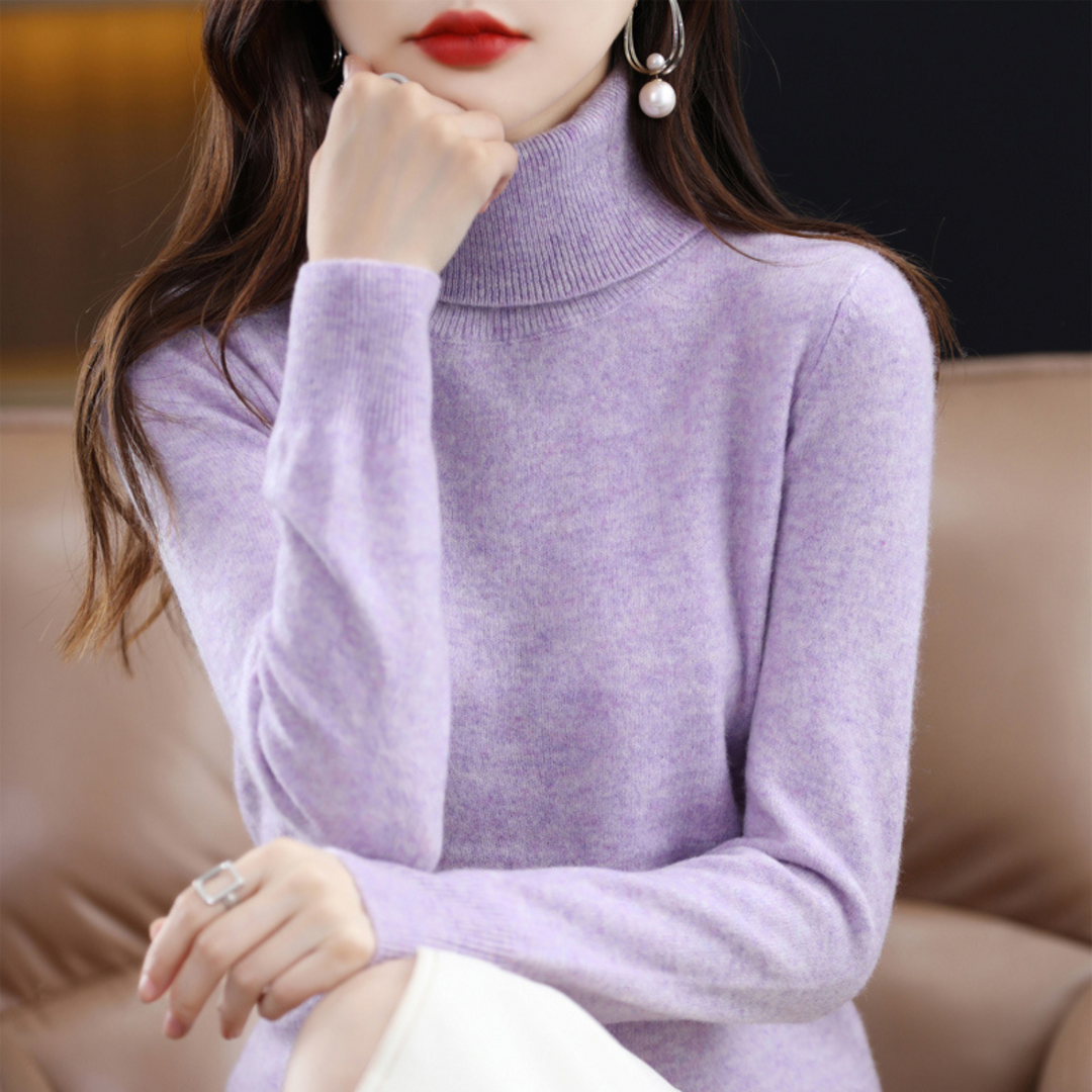 Woman wearing a lilac fine knit turtleneck