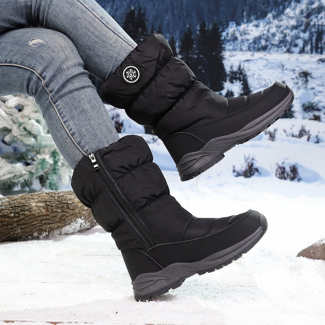 Black lined winter boots – side view