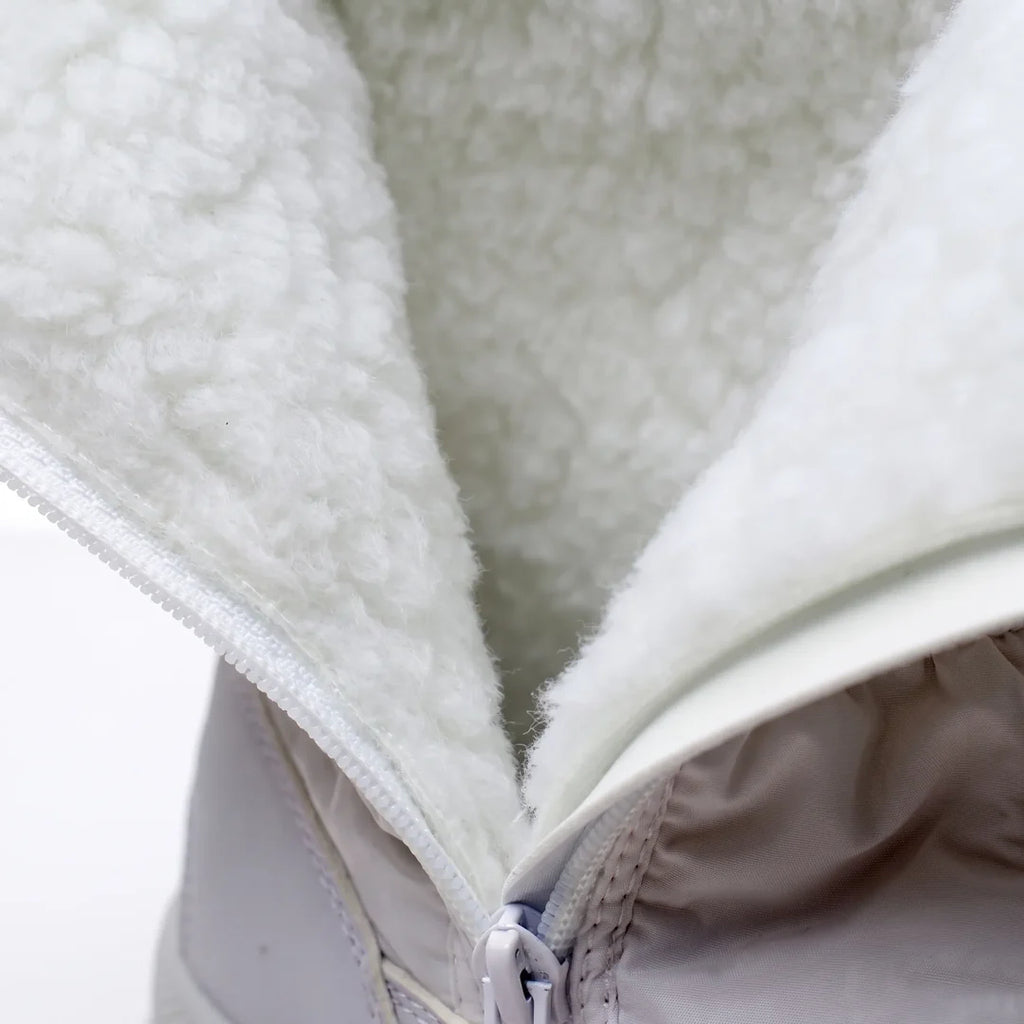 Close-up of the side zip and fleece-look lining