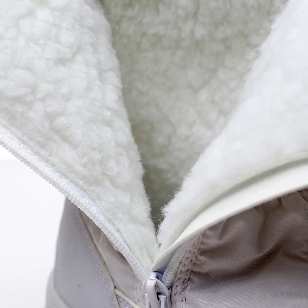 Close-up of the side zip and fleece-look lining