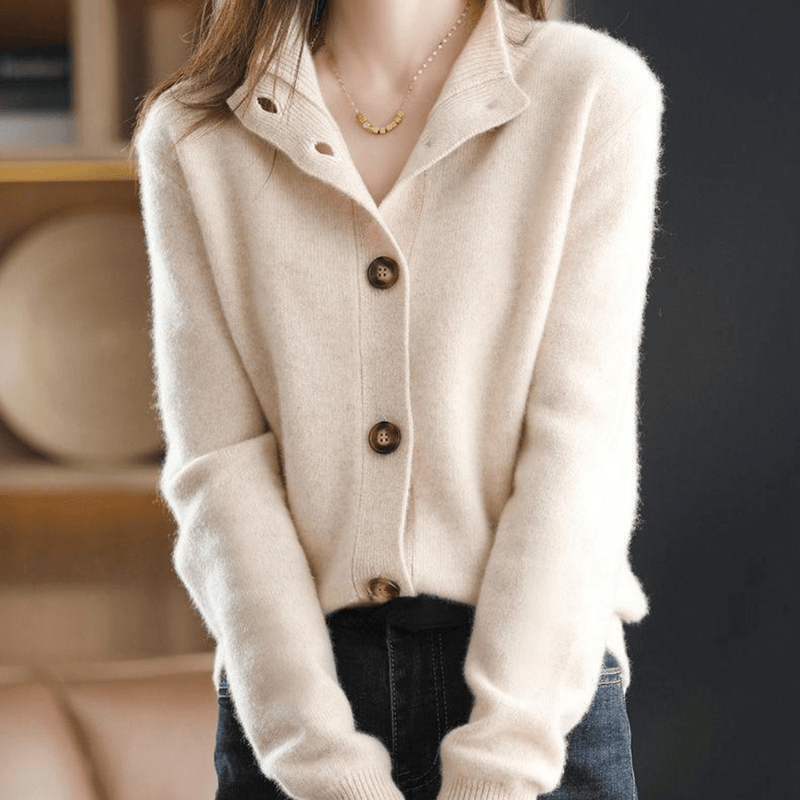 Women's Relaxed Knit Cardigan with Button Front for Autumn Evenings