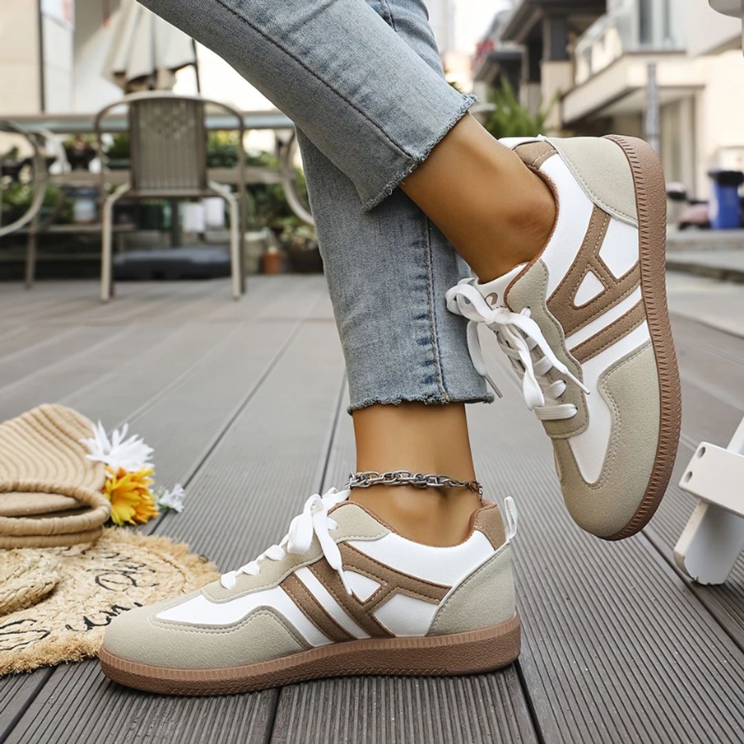 Women's retro contrast stripe sneakers in white taupe, from the side