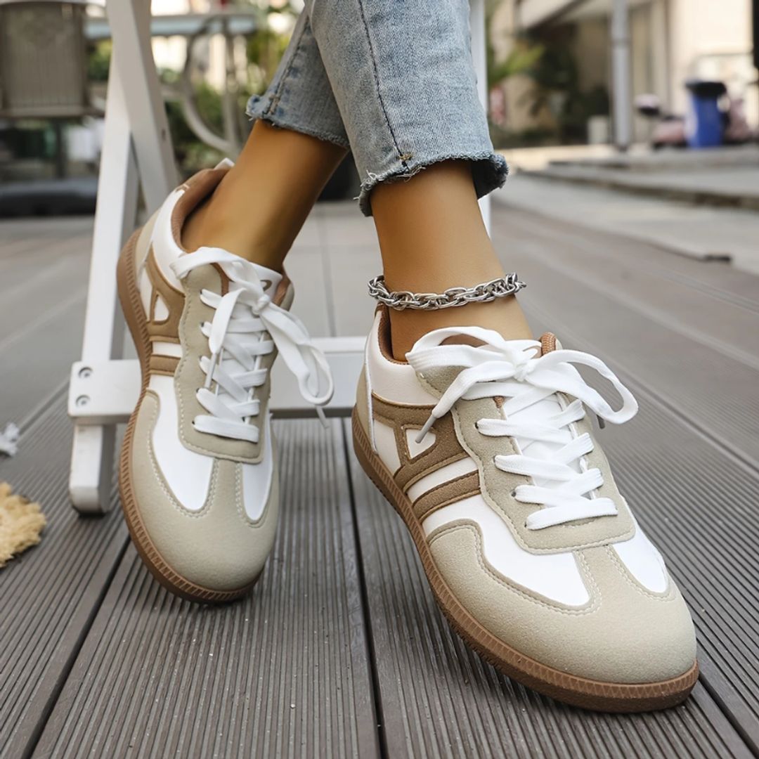 Women's retro contrast stripe sneakers in white taupe, pair view