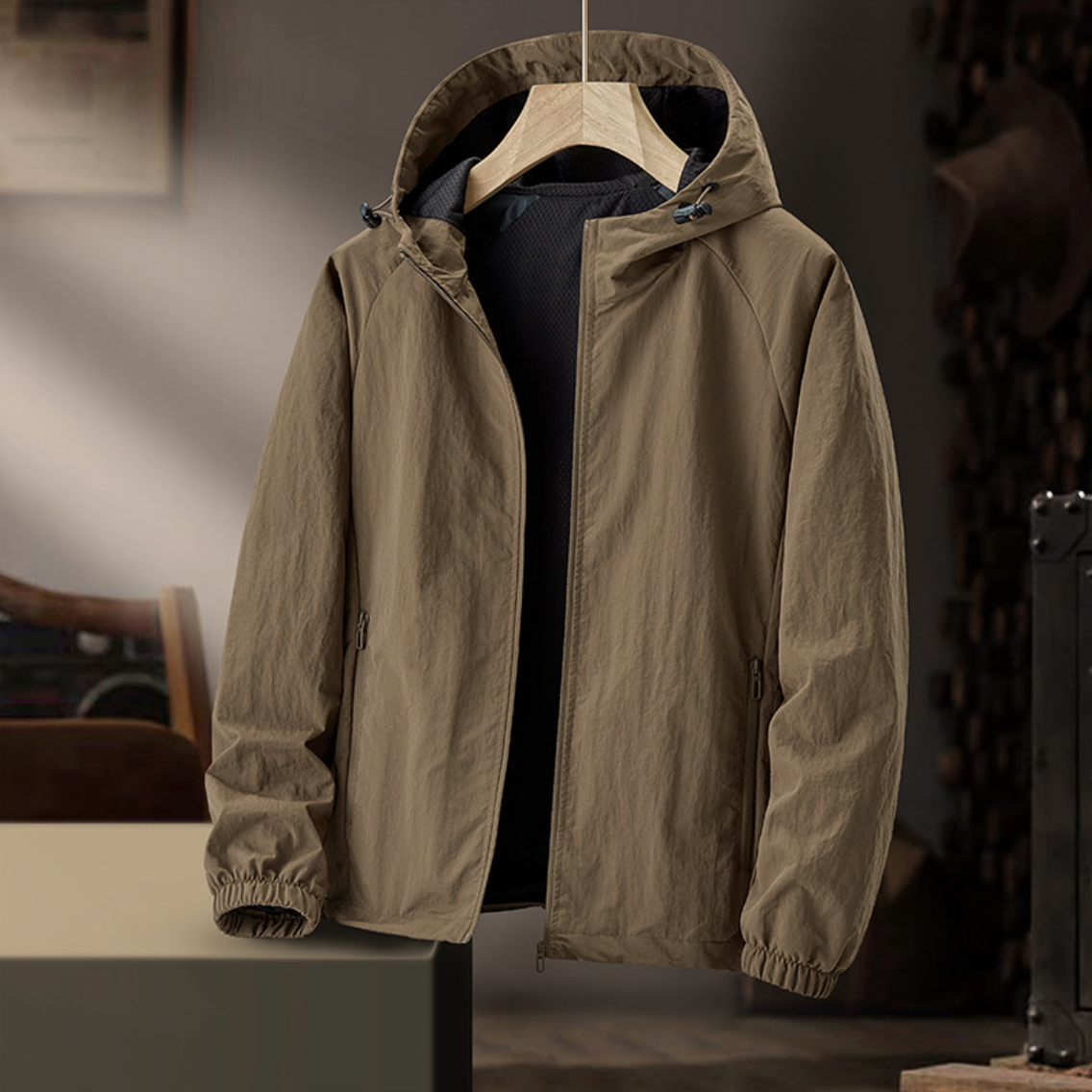 Men's Lightweight Hooded Jacket for Everyday Outdoor Wear
