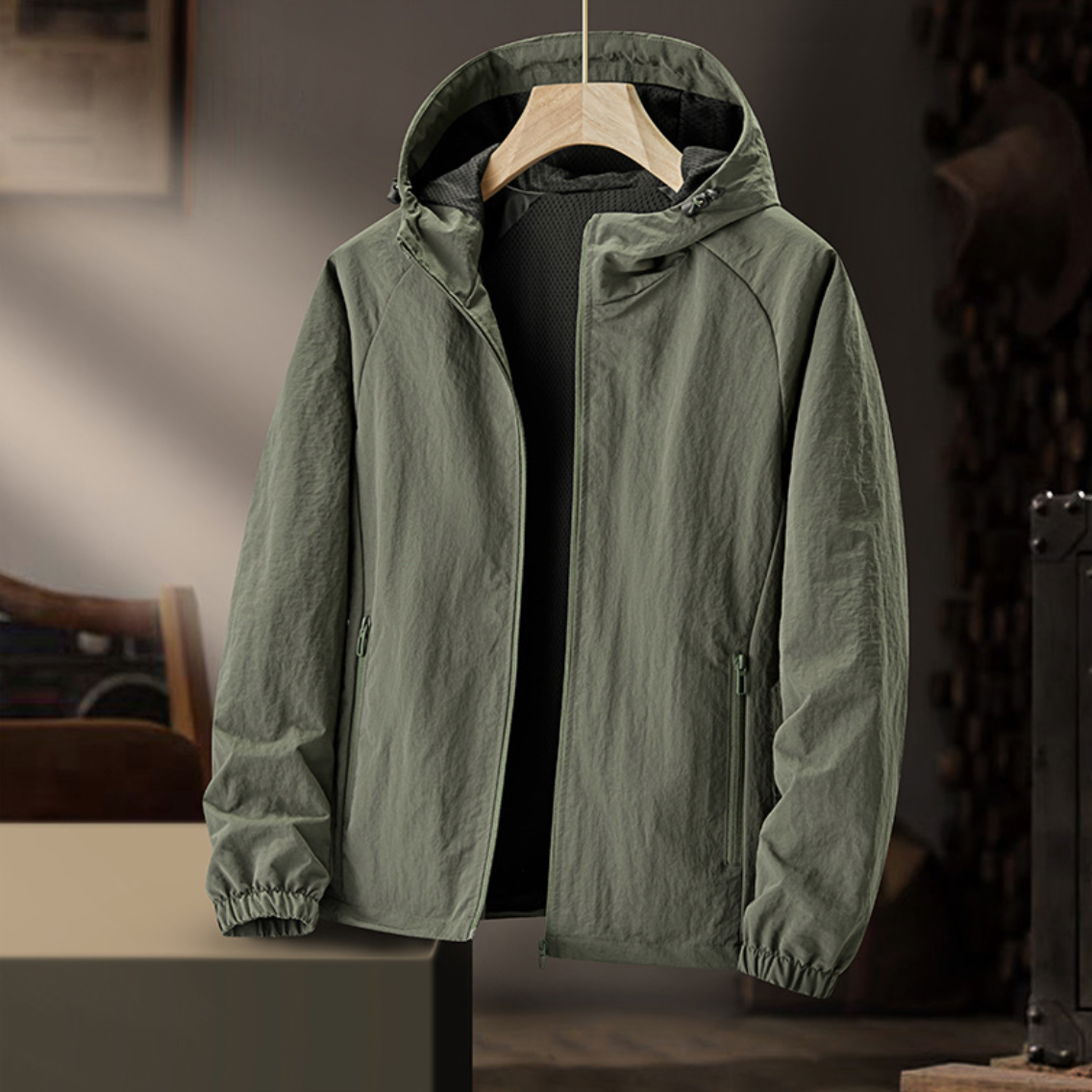 Men's Lightweight Hooded Jacket for Everyday Outdoor Wear