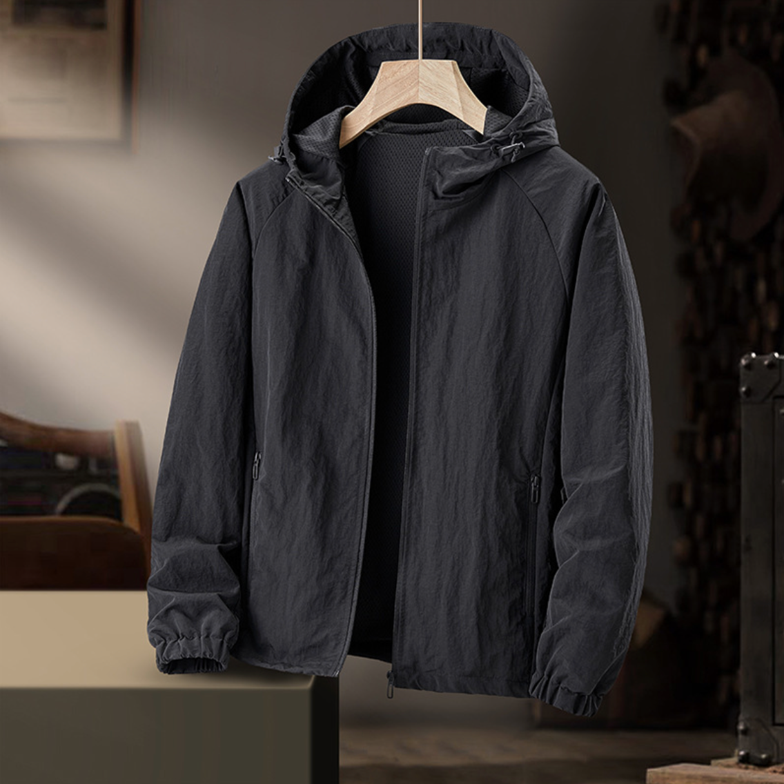 Men's Lightweight Hooded Jacket for Everyday Outdoor Wear